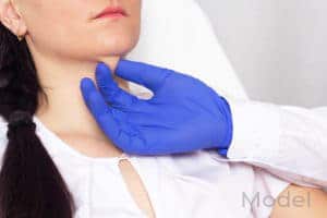 istock 1173818498 1 300x200 1 edit2 woman with doctor